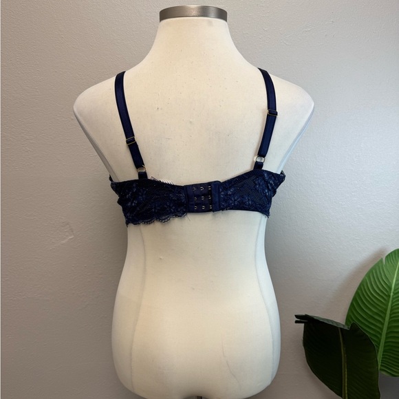 Victoria’s Secret Navy Floral Plunge Bra - Size 44C - Picture 4 of 5